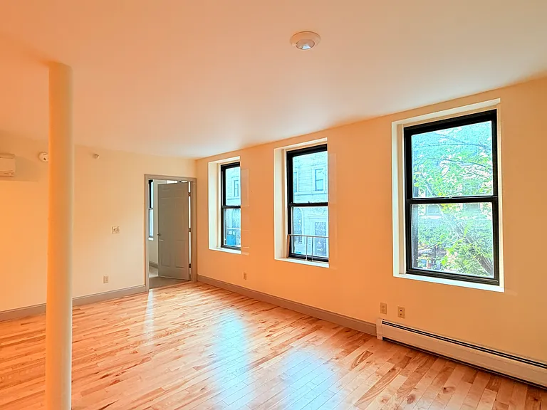 191 College St #203 — Photo 7