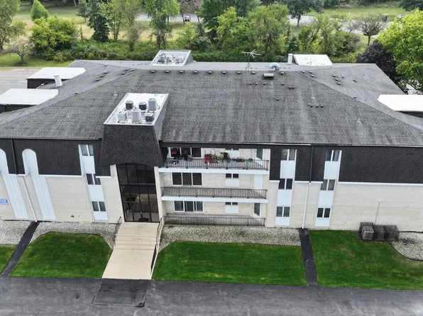 18560 Escanaba Ave APT 211, Lansing, IL 60438