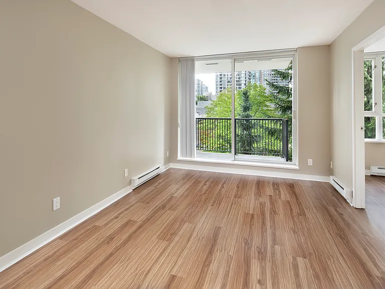 939 Beatty St — Photo 6