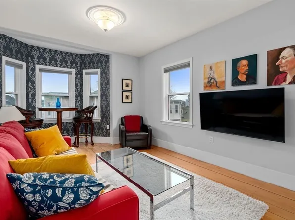 26 Armstrong St #3, Jamaica Plain, MA 02130