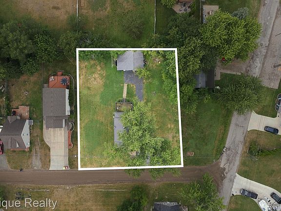2nd image of 4860 Lakeview Ave