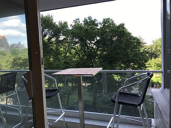 3rd image of 116 Central Park S APT 6N