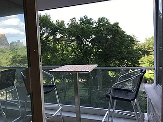 Rented by La Seven Inc.