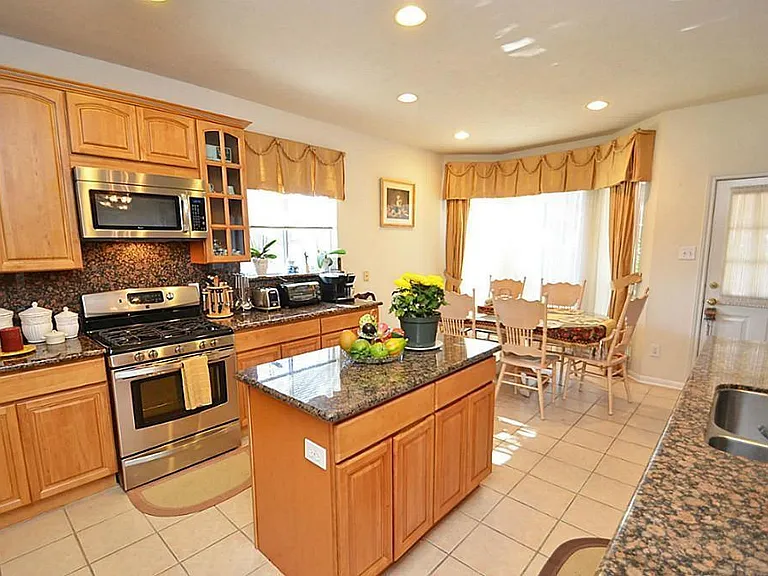 12110 Laurel Ct — Photo 28