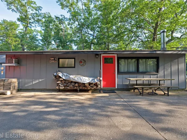 5578 Alvin Rd, Oscoda, MI 48750