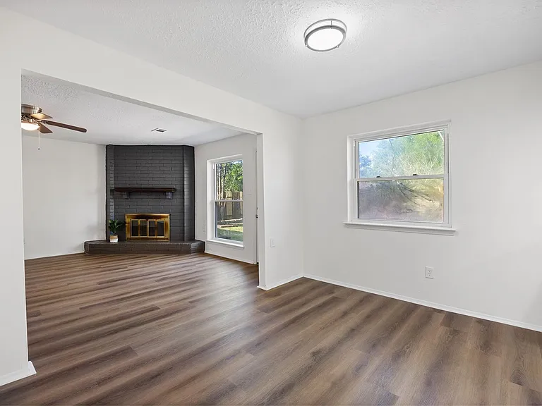 8343 Carriage Creek Dr — Photo 16