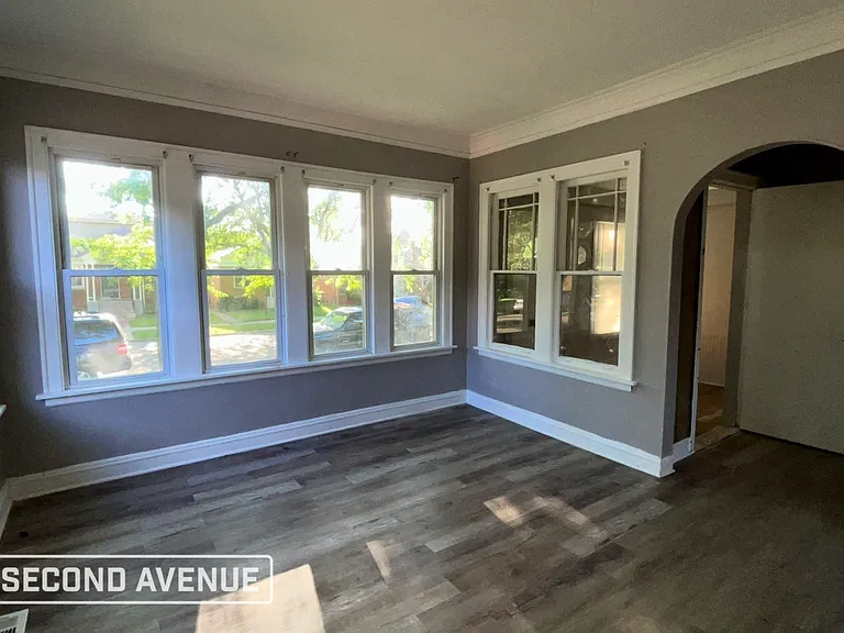 12439 S Perry Ave — Photo 5