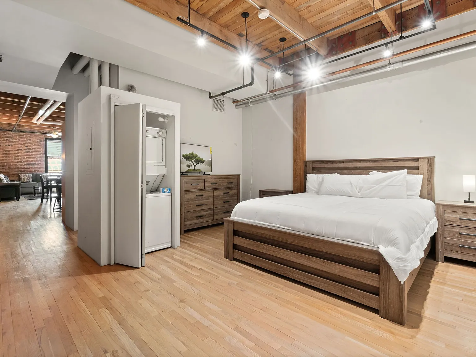 1 bed, 961 sqft, $2,750 — Photo 2