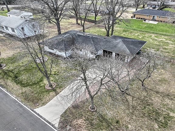 3rd image of 3415 N University Ave