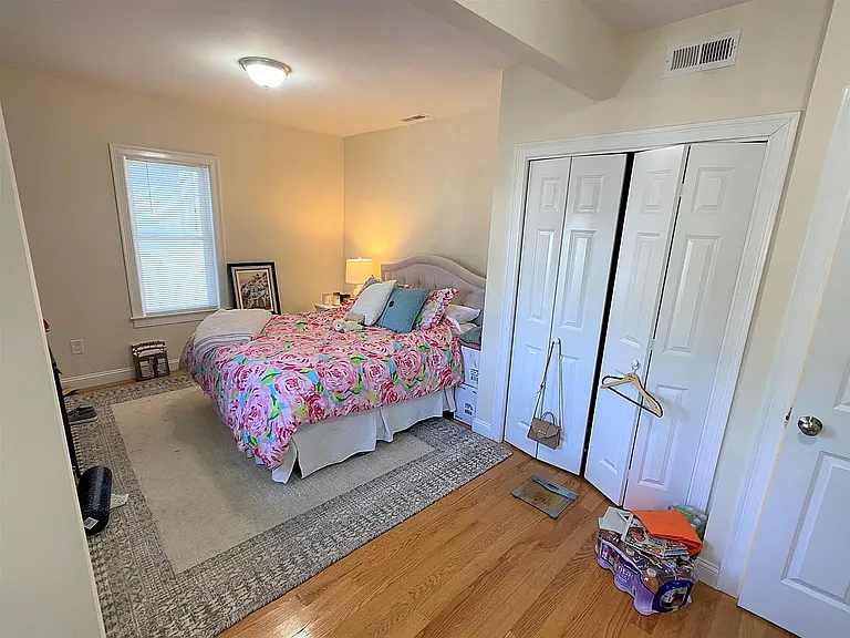 521 Main St #2 — Photo 4