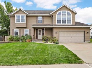 6925 Rockingham Dr SW, Cedar Rapids, IA 52404