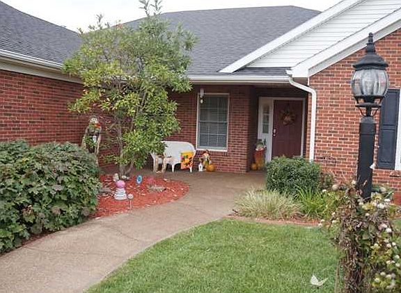2nd image of 2555 Meadowcrest Dr