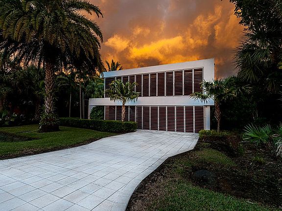 2nd image of 1366 Tahiti Dr