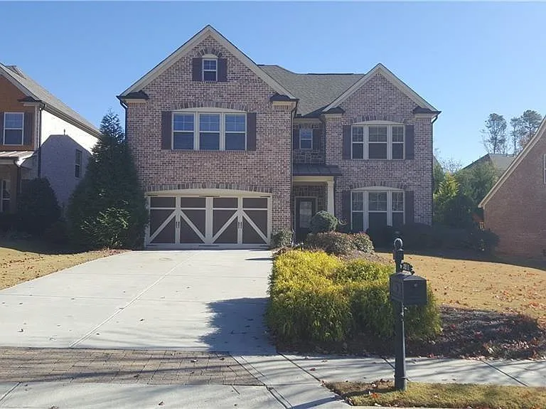 3155 Stonecrest Dr — Photo 1