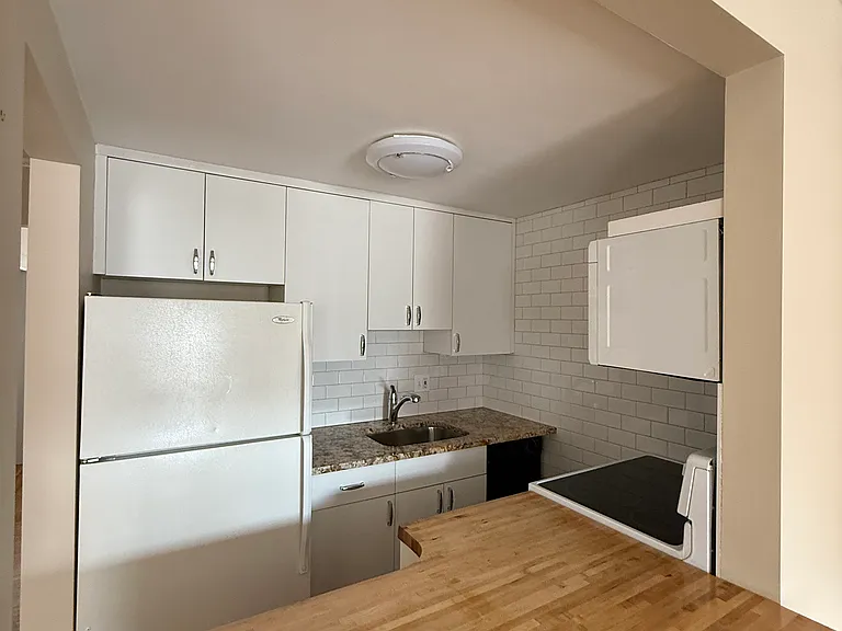 75 Charles St — Photo 2