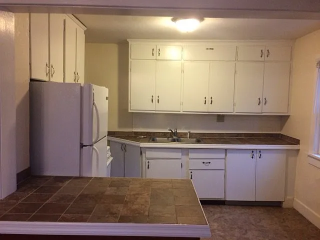 1 BR Upper Apartment Near Downtown — Photo 2