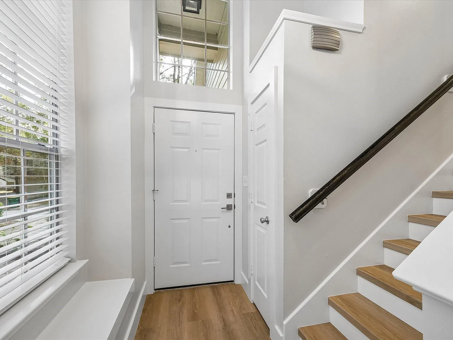 2 bed, 2.5 bath, 1249 sqft, $2,200 — Photo 2