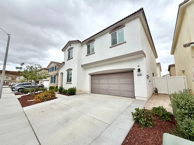 36389 Flare Dr — Photo 2