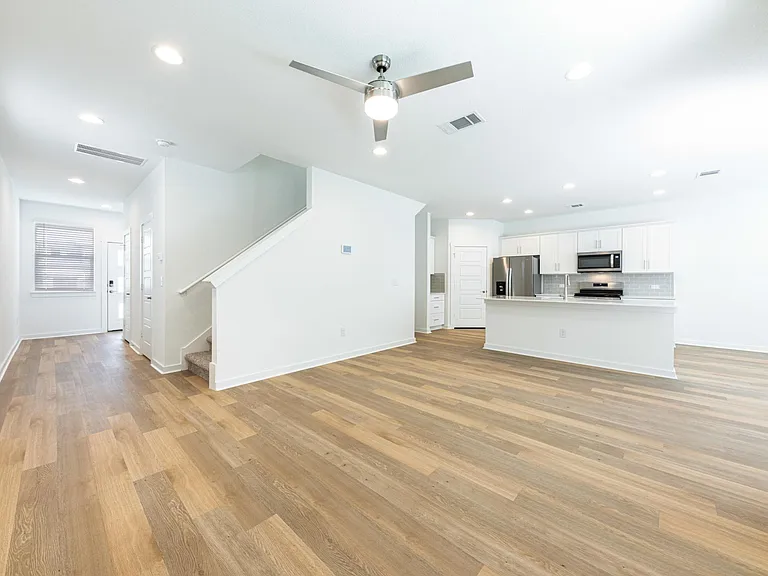 1804 Bonham Ln — Photo 5