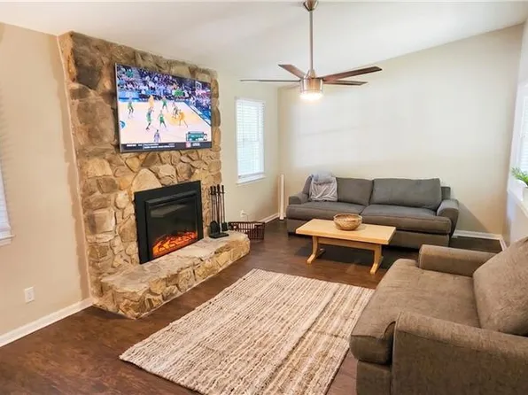 3295 Redona Dr, Atlanta, GA 30349