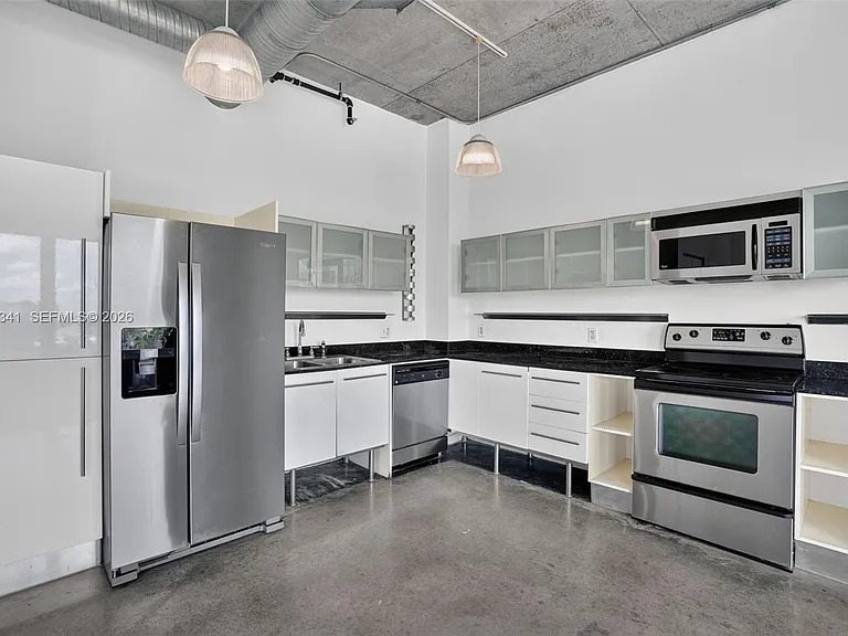 10 SW South River Dr #1010 — Photo 13
