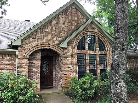2nd image of 2706 Oak Trail Ct