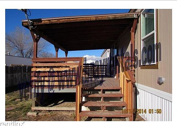 3068.5 Hummingbird Ct. front steps
