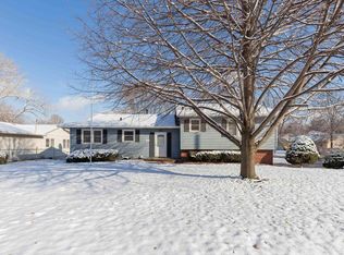 713 10th St, Silvis, IL 61282