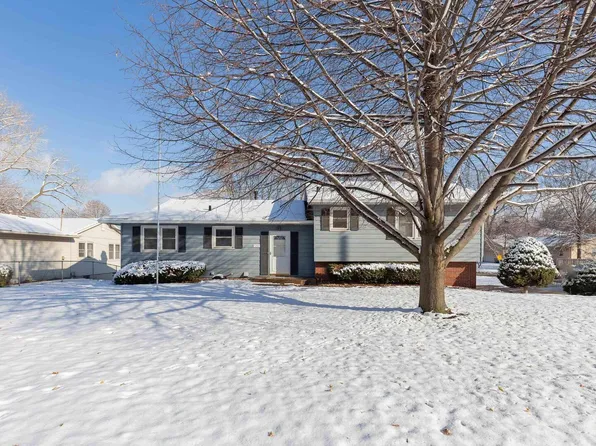 713 10th St, Silvis, IL 61282