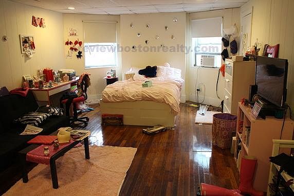 2nd image of 1063 Beacon St #Qtbr