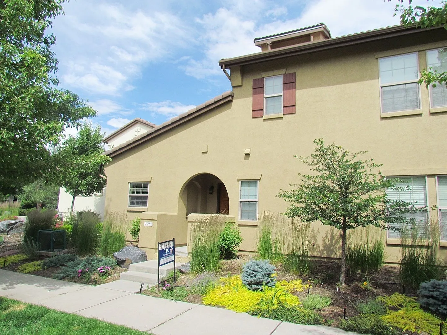 2 bed, 2.0 bath, 1167 sqft, $2,495 — Photo 2