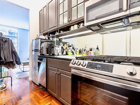 5th image of 250 E 54th St APT 9E