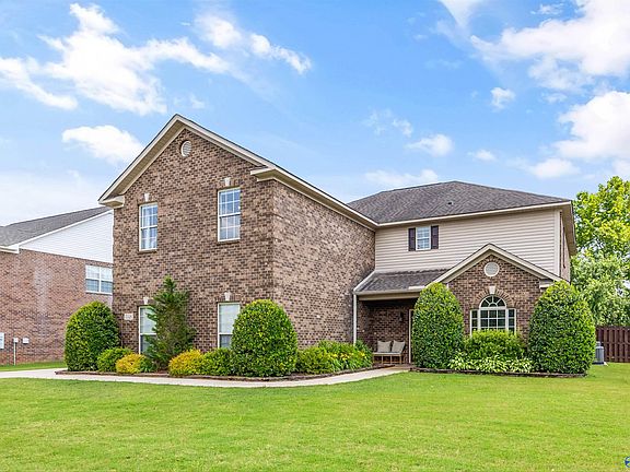 2nd image of 7526 Parktrace Ln SE