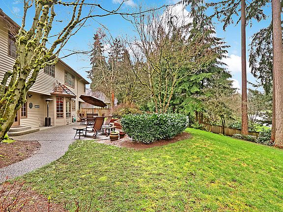 2nd image of 21715 NE 105th Pl