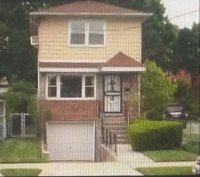 1st image of 118 Ave 223 St