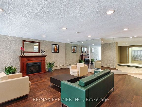 4th image of 812 Burnhamthorpe Rd #1207