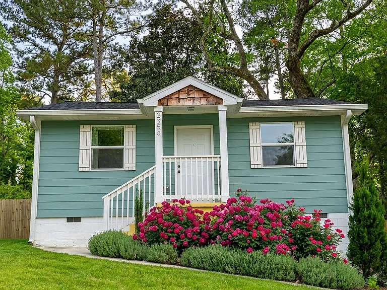2356 Carver Dr NW — Photo 1