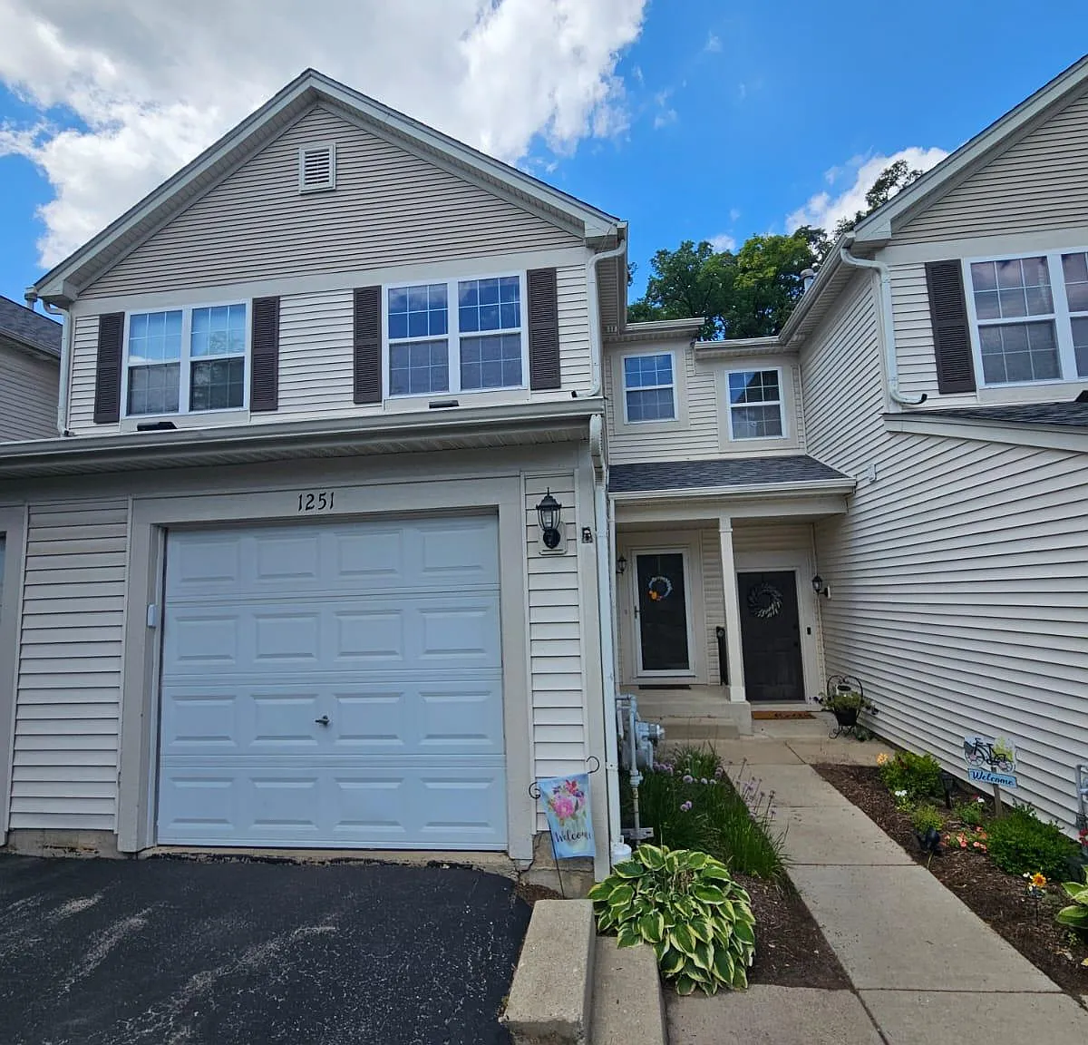 2 bed, 1.5 bath, 1352 sqft, $2,100 — Photo 1