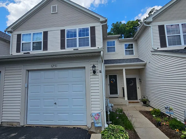 1251 Brookdale Dr — Photo 1