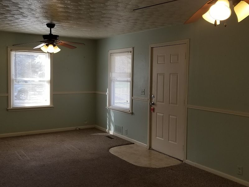 1863 W Waggoner St, Decatur, IL 62526 Zillow