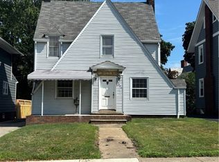 19802 Battersea Blvd, Cleveland, OH 44116