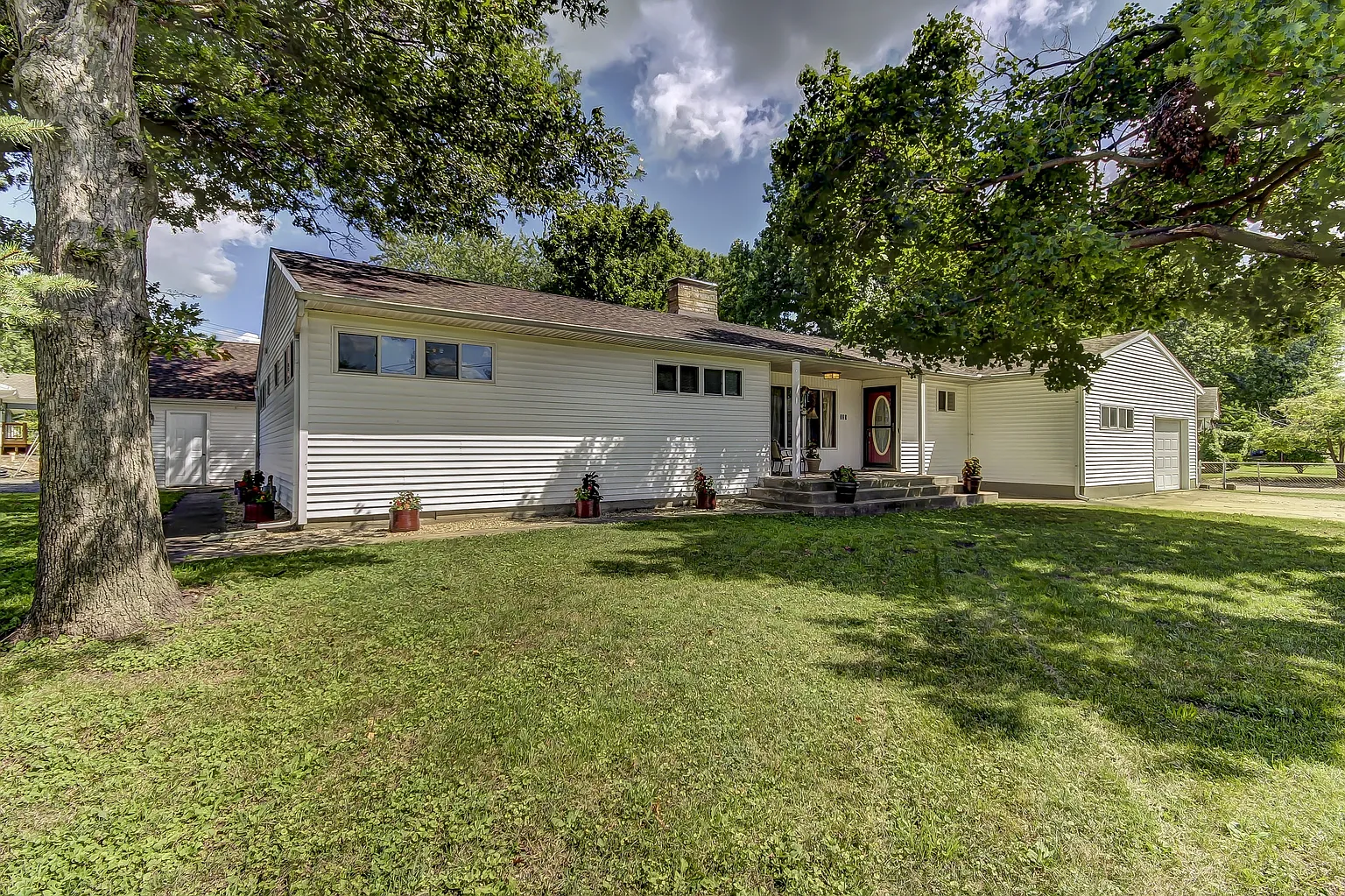 320 N Pershing Ave photo 1