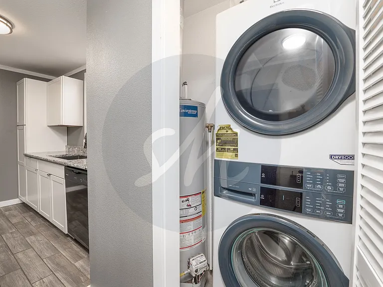 1505 N Corona St — Photo 6