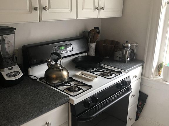 4th image of 10 Lothian Rd APT 7