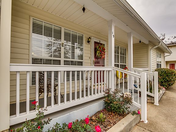 2nd image of 19 Bear Grass Ct