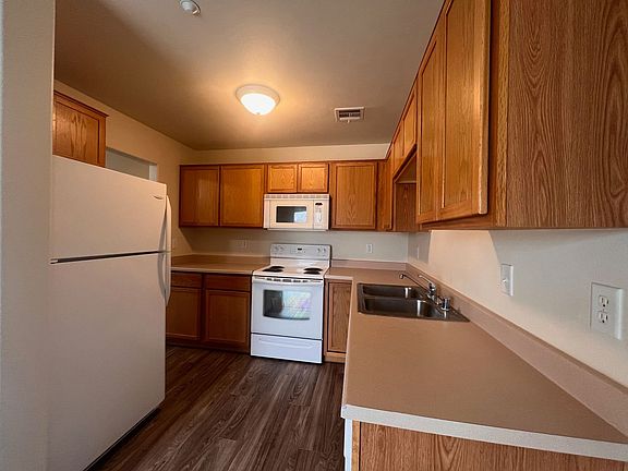 2nd image of 835 Sunny Ln Unit B