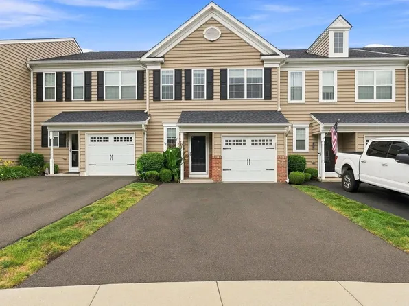 319 W Hamlin Ave, Telford, PA 18969