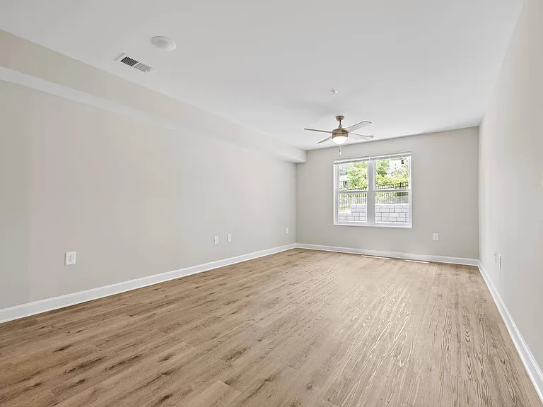 Bluebird Commons — Photo 15