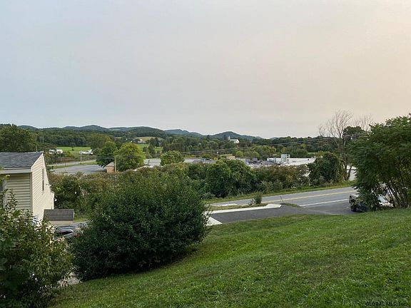 4th image of 437 County Highway 44