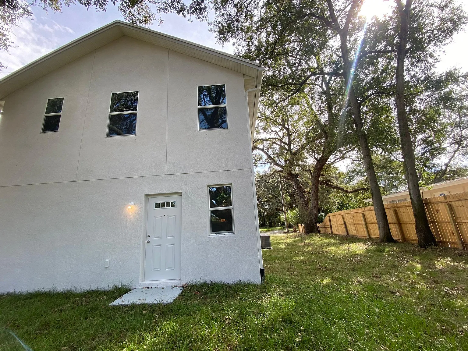 3 bed, 1698 sqft, $2,400 — Photo 2